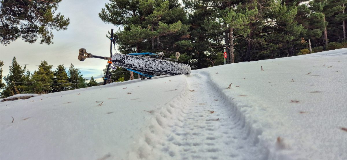 Fatbiking snow ride